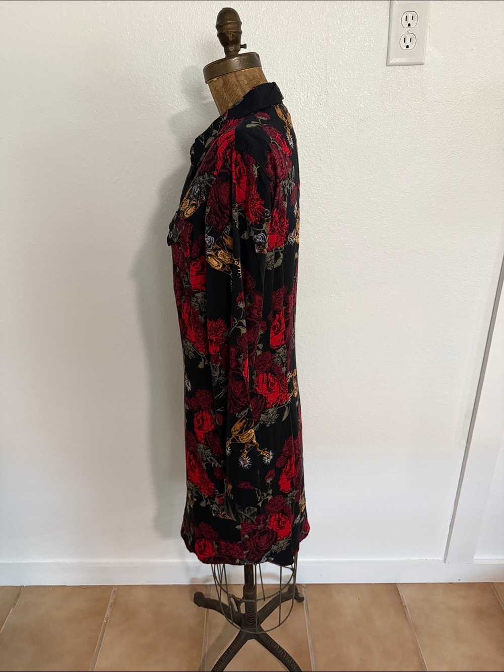 NWT Wrangler Punchy Rose Floral Snap-Front Dress in Black and Red Size S - Picture 7 of 8